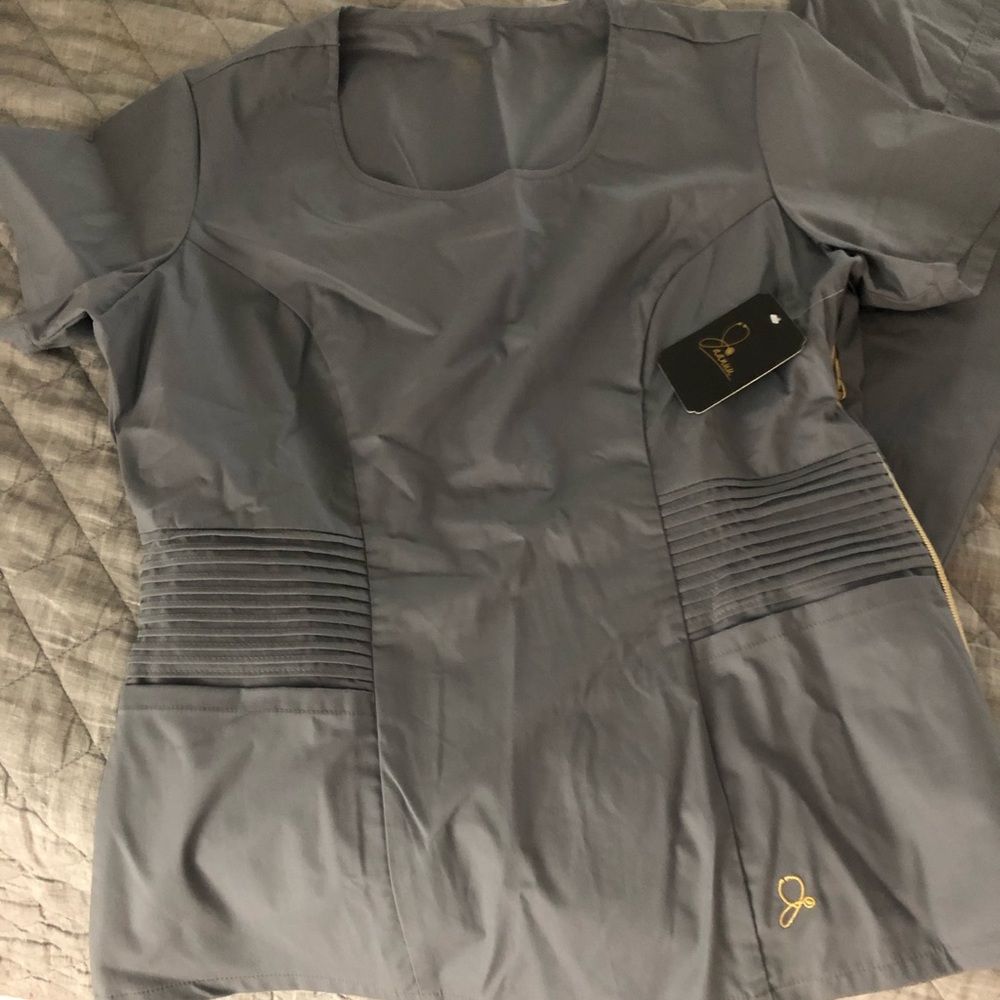 Grey scrub top. NWT